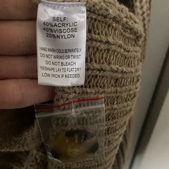 NWT - Lane 201 - Cozy Beige Knit Oversized Cardigan Sweater - Size Large - Picture 8 of 8